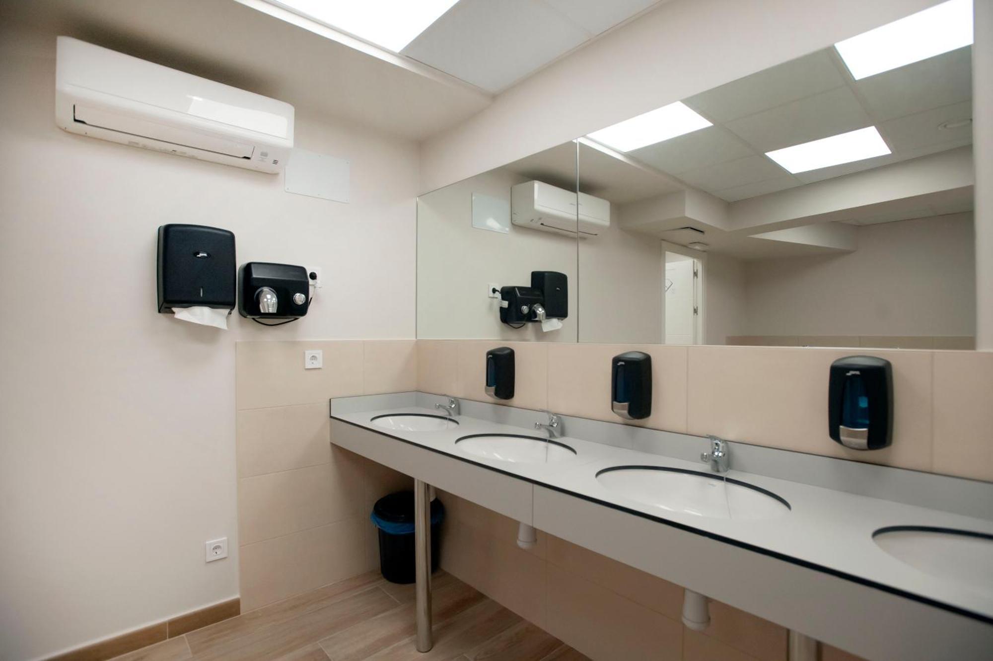Hostel Dos Estaciones - Free Towels, Coffee & Tea, Remote Check-In Аліканте Екстер'єр фото